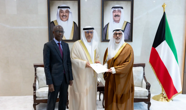 وزير الخارجية يتل قى رسالة خطية مشتركة من نظيريه الإماراتي والسنغالي وزير الخارجية يتل قى رسالة خطية مشتركة من نظيريه الإماراتي والسنغالي