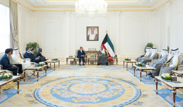 سمو ولي العهد يستقبل رئيس مجلس الإدارة والرئيس التنفيذي لشركة بلاك روك