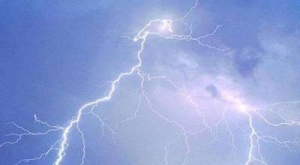 الأرصاد هطول أمطار رعدية متفاوتة الشدة الأرصاد هطول أمطار رعدية متفاوتة الشدة