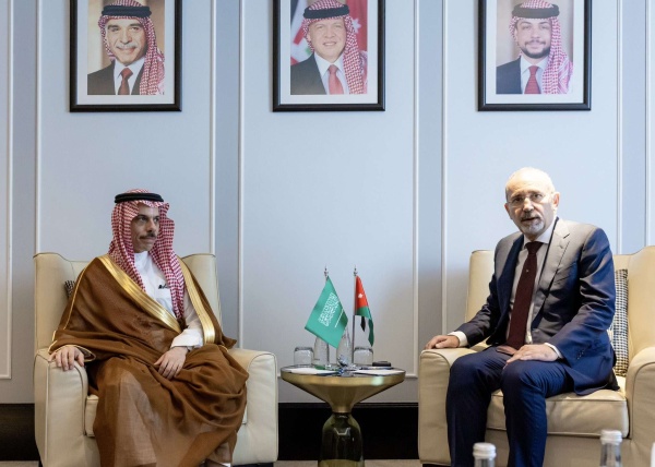 عاجل وزير الخارجيه يبحث مع نظيره الأردني المستجدات الإقليمية وتطورات الأوضاع في الضفة الغربية وغزة عاجل وزير الخارجيه يبحث مع نظيره الأردني المستجدات الإقليمية وتطورات الأوضاع في الضفة الغربية وغزة