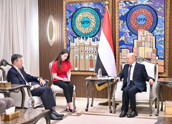 عاجل العليمي المليشيات الحوثية تمضي في حرب ممنهجة تستهدف مقدرات الشعب اليمني