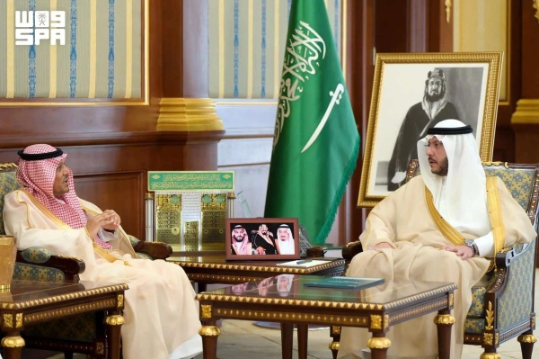 نائب أمير منطقة المدينة المنورة يؤكد على أهمية مواصلة الجهود لتعزيز كفاءة القطاع التجاري