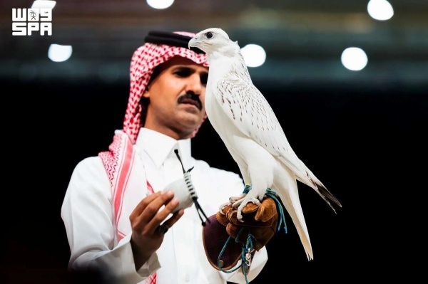 بـ 1 3مليون ريال مثلوث جير يخطف الأنظار في المزاد الدولي لمزارع إنتاج الصقور 2026 بـ 1 3مليون ريال مثلوث جير يخطف الأنظار في المزاد الدولي لمزارع إنتاج الصقور 2026