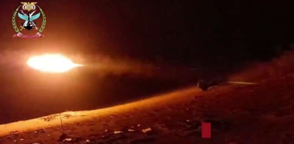 بالفيديو الجيش اليمني يدك مواقع مليشيا الحوثي في الجبهة الغربية بمحافظة مأرب بالفيديو الجيش اليمني يدك مواقع مليشيا الحوثي في الجبهة الغربية بمحافظة مأرب