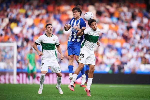 بعد غياب 8 سنوات عن الدوري الإسباني ديبورتيفو لاكورونيا يتعادل مع إلتشي