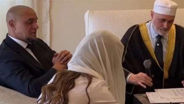 هل اعتنق النجم البرازيل روبيرتو كارلوس الإسلام