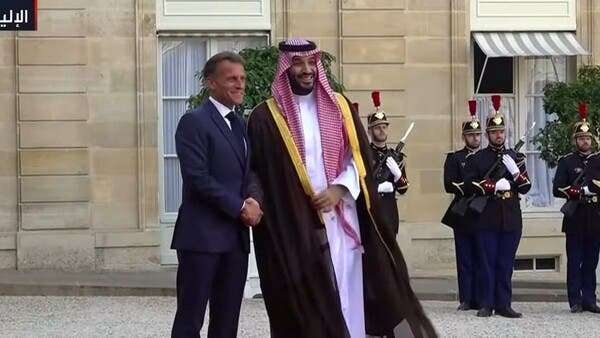 عاجل الرئيس الفرنسي يستقبل ولي العهد في قصر الإليزيه