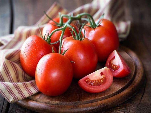 الإفراط في تناول الطماطم يتسبب في 5 أضرار صحية الإفراط في تناول الطماطم يتسبب في 5 أضرار صحية