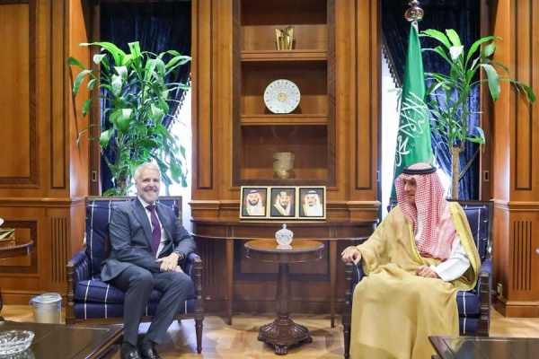 الجبير يبحث مع باولو أوتشوا المواضيع ذات الاهتمام المشترك ويستقبل سفير الهند الجبير يبحث مع باولو أوتشوا المواضيع ذات الاهتمام المشترك ويستقبل سفير الهند