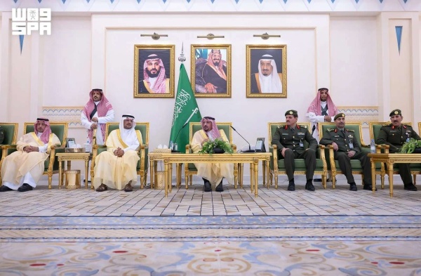 أمير القصيم يشيد بما تشهده خدمات الجوازات من تطور تقني وتنظيمي أمير القصيم يشيد بما تشهده خدمات الجوازات من تطور تقني وتنظيمي
