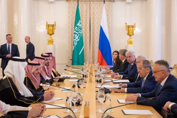 وزير الخارجية يبحث مع نظيره الروسي مستجدات الأوضاع في الإقليمية والدولي صور