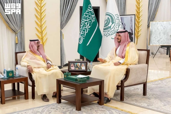 محافظ الطائف يطلع على البرامج المقرر تنفيذها بمناسبة اليوم الوطني محافظ الطائف يطلع على البرامج المقرر تنفيذها بمناسبة اليوم الوطني