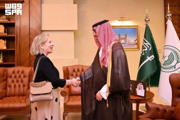 محافظ جدة يبحث مع سفيرة سويسرا الموضوعات ذات الاهتمام المشترك صور