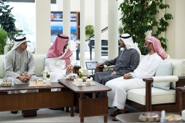عاجل وزير الدفاع يبحث مع رئيس الإمارات تطورات الأوضاع الإقليمية والقضايا ذات الاهتمام المشترك