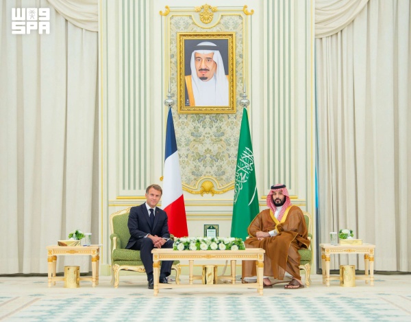 عاجل ولي العهد يستقبل الرئيس الفرنسي فيديو وصور