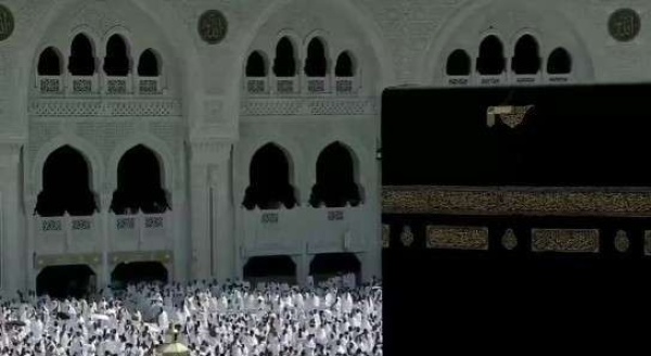 خطيب المسجد الحرام محبة الله ومعرفته أعظم لذات الدنيا ونعيمها فيديو