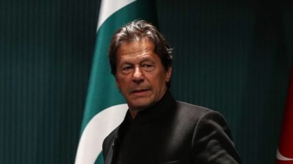 عمران خان يعود للسجن بعد زيارة سريعة لمستشفى العسكر ينكلون به عمران خان يعود للسجن بعد زيارة سريعة لمستشفى العسكر ينكلون به