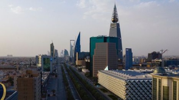 بلومبيرغ السعودية تسعى لاقتراض 8 مليارات دولار لتخفيف ضغوط الحرب بلومبيرغ السعودية تسعى لاقتراض 8 مليارات دولار لتخفيف ضغوط الحرب