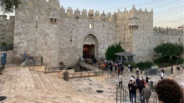 الاحتلال يواصل تغيير ملامح القدس استبدال اسم باب العامود الاحتلال يواصل تغيير ملامح القدس استبدال اسم باب العامود