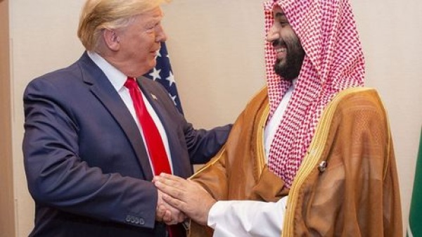 الرئيس الأمريكي وولي العهد السعودي يؤكدان على حرية الملاحة في هرمز الرئيس الأمريكي وولي العهد السعودي يؤكدان على حرية الملاحة في هرمز