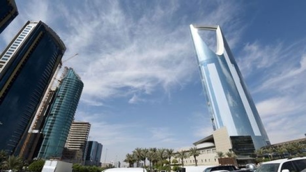 مركز المملكة بالرياض يطلب من موظفيه العمل عن ب عد مع استمرار هجمات الحوثيين مركز المملكة بالرياض يطلب من موظفيه العمل عن ب عد مع استمرار هجمات الحوثيين