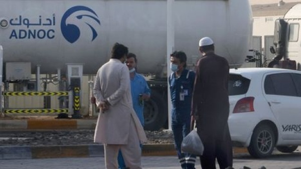الإمارات تعلن تعرض ناقلة نفط إلى الاستهداف في هرمز الإمارات تعلن تعرض ناقلة نفط إلى الاستهداف في هرمز
