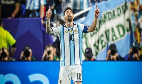 ميسي يدخل تاريخ كأس العالم برقم سلبي بعد إهدار ركلة جزاء أمام منتخب مصر ميسي يدخل تاريخ كأس العالم برقم سلبي بعد إهدار ركلة جزاء أمام منتخب مصر