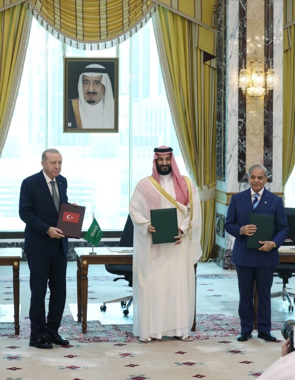 الأولوية للبيت الخليجي تحذيرات إماراتية للسعودية من الاستثمار في تحالفات إقليمية تفتقر للمصداقية وقدرة مواجهة الأخطار الأولوية للبيت الخليجي تحذيرات إماراتية للسعودية من الاستثمار في تحالفات إقليمية تفتقر للمصداقية وقدرة مواجهة الأخطار