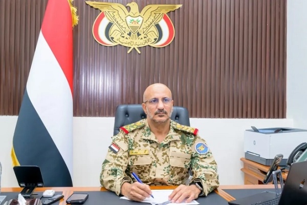 قائد المقاومة الوطنية يجري اتصالا هاتفيا بقائد محور تعز للاطلاع على الأوضاع الميدانية قائد المقاومة الوطنية يجري اتصالا هاتفيا بقائد محور تعز للاطلاع على الأوضاع الميدانية