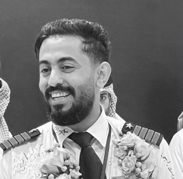 مقتل 3 سعوديين بينهم طيار في هجمات صاروخية عنيفة على مطار الملك خالد الدولي بالرياض مقتل 3 سعوديين بينهم طيار في هجمات صاروخية عنيفة على مطار الملك خالد الدولي بالرياض