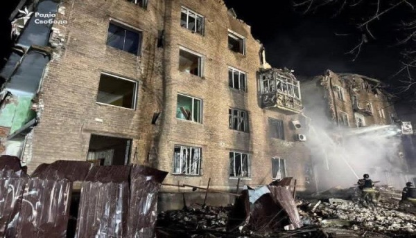 18 قتيلا وعشرات الجرحى بضربات جوية على مسقط الرئيس الأوكراني زيلينسكي 18 قتيلا وعشرات الجرحى بضربات جوية على مسقط الرئيس الأوكراني زيلينسكي