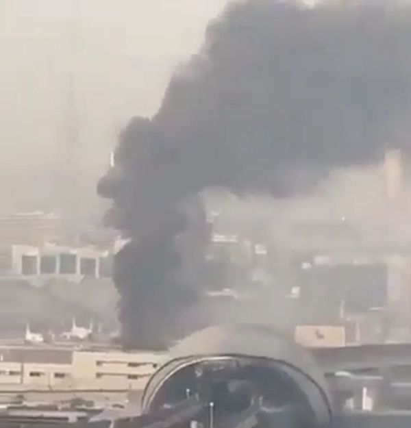 الحوثي يصعد من هجماته الصاروخية ويستهدف لأول مرة مبنى وزارة الدفاع السعودية وسط الرياض الحوثي يصعد من هجماته الصاروخية ويستهدف لأول مرة مبنى وزارة الدفاع السعودية وسط الرياض