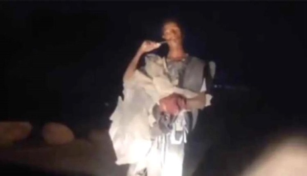 تحذير لكل المسافرين مهاجر أفريقي ينصب كمين للمسافرين في طريق حبان شبوة تحذير لكل المسافرين مهاجر أفريقي ينصب كمين للمسافرين في طريق حبان شبوة