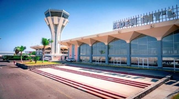 عدن الشرطة تعلن تعرض المطار لهجوم صاروخي عدن الشرطة تعلن تعرض المطار لهجوم صاروخي