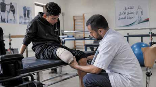 جرحى غزة من نجا من الموت يبدأ معركة تأهيل يحاصرها الاحتلال جرحى غزة من نجا من الموت يبدأ معركة تأهيل يحاصرها الاحتلال