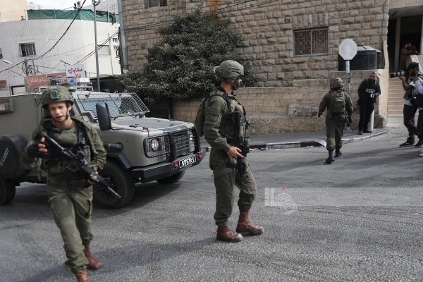 العدو الصهيوني يواصل اعتداءاته على الفلسطينيين في الضفة الغربية العدو الصهيوني يواصل اعتداءاته على الفلسطينيين في الضفة الغربية