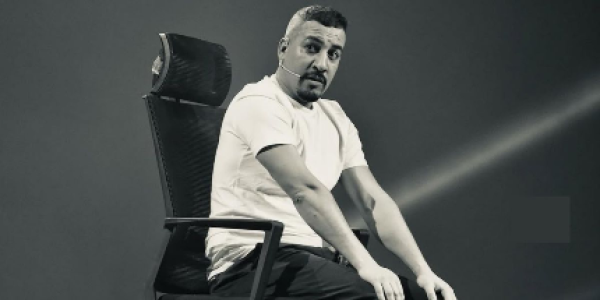 يسار لمغاري يشعل أجواء أكادير بعرض لمهيب وسط حضور جماهيري لافت يسار لمغاري يشعل أجواء أكادير بعرض لمهيب وسط حضور جماهيري لافت