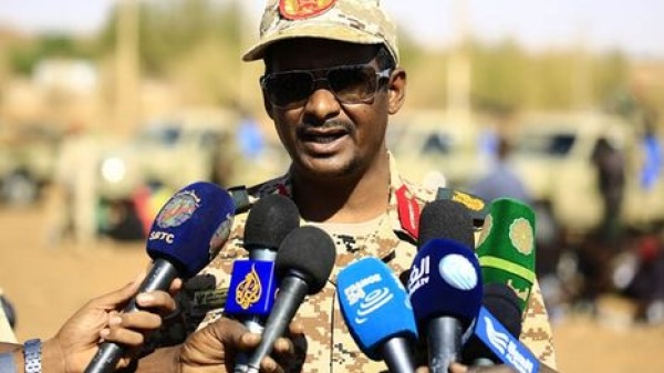 حميدتي في أديس أبابا اتهامات سودانية لإثيوبيا بهجمات من داخل أراضيها حميدتي في أديس أبابا اتهامات سودانية لإثيوبيا بهجمات من داخل أراضيها