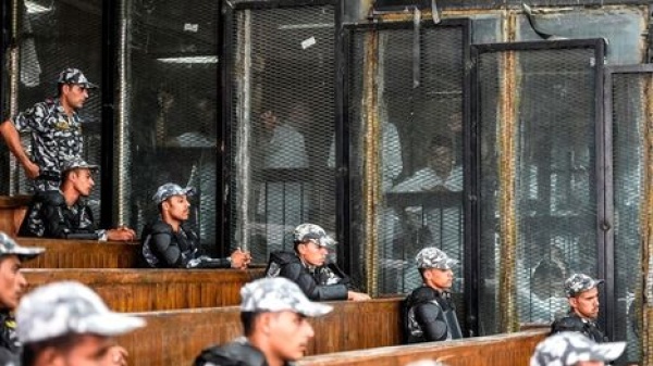 محكمة مصرية تقضي بإغلاق مقرات جبهة النصرة والمؤبد غيابيا لـ5 متهمين بـ خلية بولاق أبو العلا