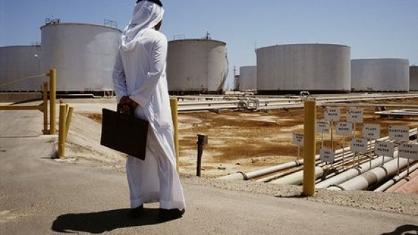 الحوثيون يدعون لإخلاء المنشآت النفطية في السعودية ويحذرون المطارات الحوثيون يدعون لإخلاء المنشآت النفطية في السعودية ويحذرون المطارات