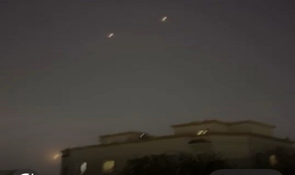 الكويت تتصدى لهجمات والبحرين تطلق صفارات الإنذار الكويت تتصدى لهجمات والبحرين تطلق صفارات الإنذار