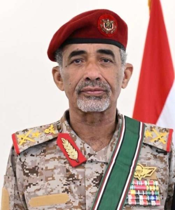 أنباء عن قرار سعودي بتنفيذ تغييرات في إدارة الملف العسكري باليمن وإزاحة الفريق محمود الصبيحي أنباء عن قرار سعودي بتنفيذ تغييرات في إدارة الملف العسكري باليمن وإزاحة الفريق محمود الصبيحي