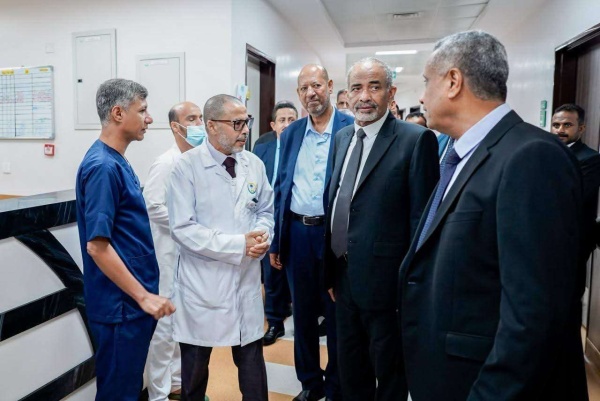 الفريق الصبيحي يزور مستشفى الأمير محمد بن سلمان بعدن ويتفقد أحوال المرضى ومحافظ لحج الأسبق