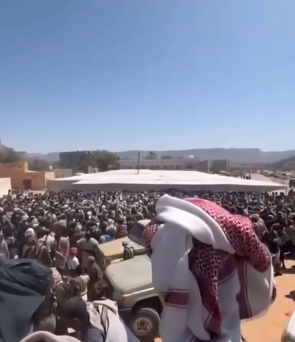 برعاية المحافظ بن الوزير حكم قبلي ينهي قضية مقتل أمين ناصر باحاج ويعزز مساعي الصلح والسلم المجتمعي برعاية المحافظ بن الوزير حكم قبلي ينهي قضية مقتل أمين ناصر باحاج ويعزز مساعي الصلح والسلم المجتمعي
