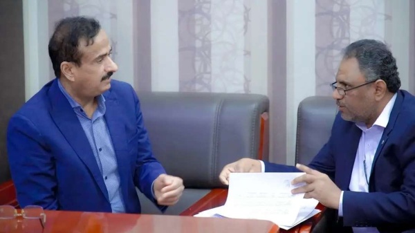 المحافظ بن الوزير يناقش مع مدير عام المالية تعزيز تحصيل الموارد العامة المشتركة ورفع كفاءة إدارتها المالية المحافظ بن الوزير يناقش مع مدير عام المالية تعزيز تحصيل الموارد العامة المشتركة ورفع كفاءة إدارتها المالية