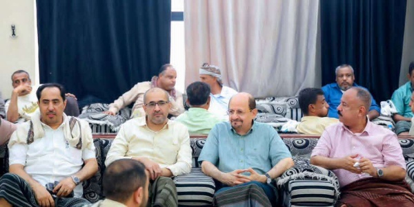 رئيس الوزراء وزير الخارجية يحضر في عدن مجلسي عزاء الفقيدين الكحيل وأمزربة رئيس الوزراء وزير الخارجية يحضر في عدن مجلسي عزاء الفقيدين الكحيل وأمزربة