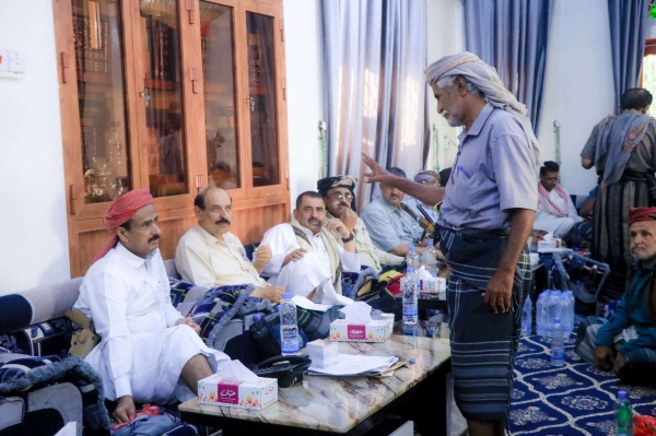 بمساع وجهود حثيثة من المحافظ ابن الوزير احتواء تداعيات قضية قبلية وتمديد الصلح بين قبائل الطواسل بمساع وجهود حثيثة من المحافظ ابن الوزير احتواء تداعيات قضية قبلية وتمديد الصلح بين قبائل الطواسل