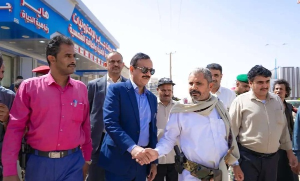 محافظ شبوة يدشن مشروع توسعة شارع الأربعين بمدينة عتق بتمويل محلي محافظ شبوة يدشن مشروع توسعة شارع الأربعين بمدينة عتق بتمويل محلي