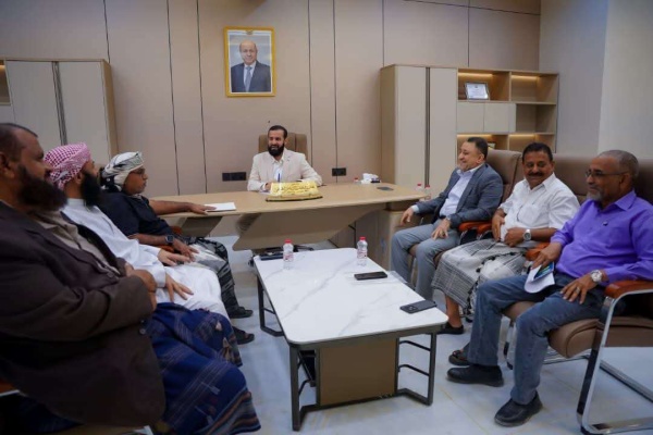 محافظ أبين يلتقي باللجنة المكلفة بالإعداد والتجهيز لإقامة مشروع الزواج الجماعي لـ100 شاب وشابة محافظ أبين يلتقي باللجنة المكلفة بالإعداد والتجهيز لإقامة مشروع الزواج الجماعي لـ100 شاب وشابة