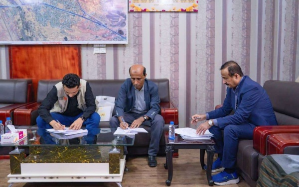 محافظ شبوة يرعى توقيع مذكرة تفاهم لإنشاء مجمع تعليمي متكامل بمدينة عتق بتمويل كويتي محافظ شبوة يرعى توقيع مذكرة تفاهم لإنشاء مجمع تعليمي متكامل بمدينة عتق بتمويل كويتي